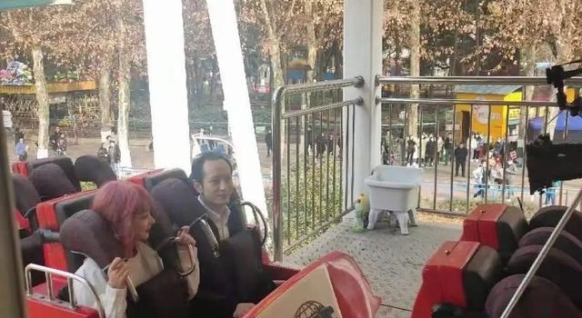 黄晓明狠心剃头真不敢认了!新剧曝光变秃顶,老成大爷太意外