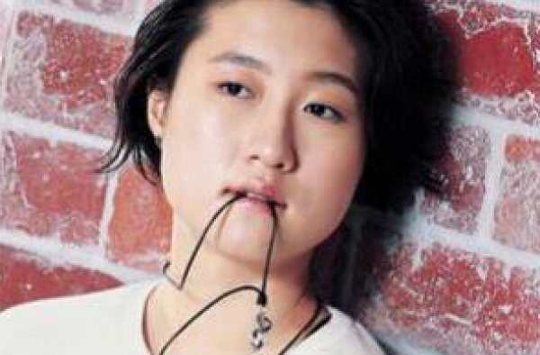 成龙小龙女事件怎么回事?吴绮莉生小龙女只为报复成龙
