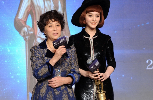 范冰冰母亲和贾云有一腿 范冰冰母亲又把女儿送上贾云的床
