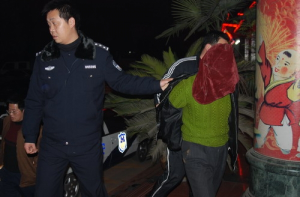 六旬单身因嫖资纠纷杀人潜逃 捅死卖淫女潜逃4月被抓