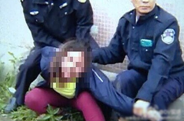 人至贱则无敌!东莞人贩子村里抢孩子 大呼:还我小孩