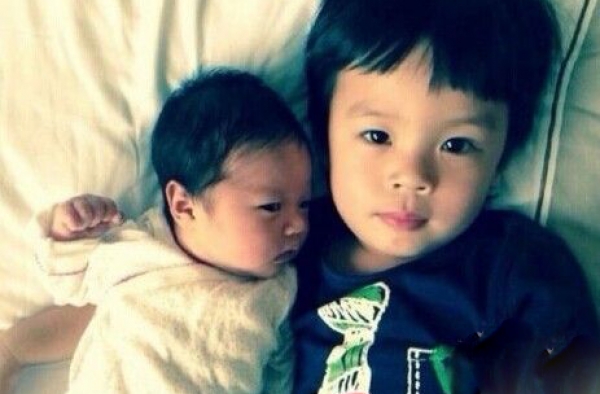 邓超孙俪孩子照片曝光 一双可爱儿女羡煞旁人