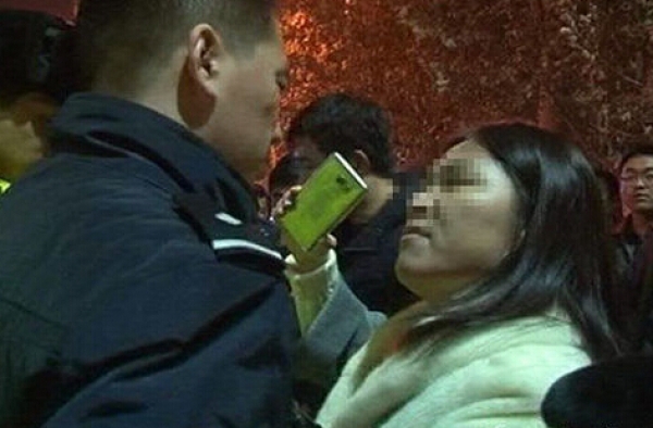 女子酒驾被查飙演技表白交警：我就喜欢你