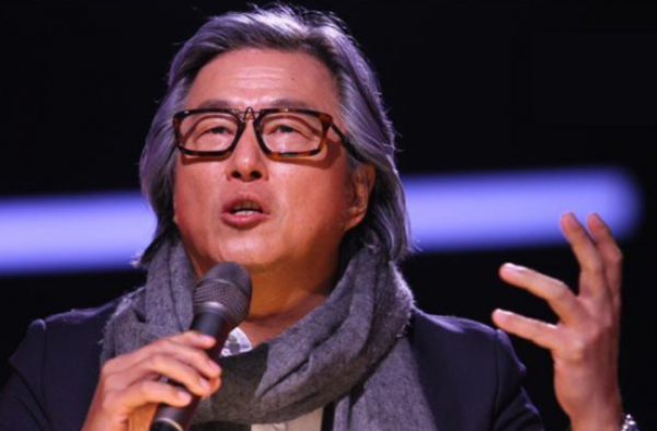 王伟忠现《我要上春晚》评委席 揭春晚节目内容