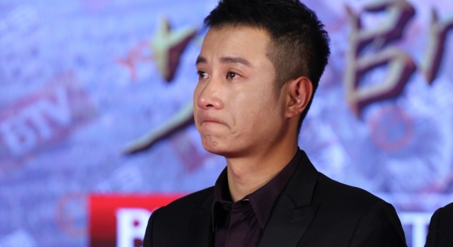 文章“出轨门”后首现发布会 哽咽自曝差点患抑郁