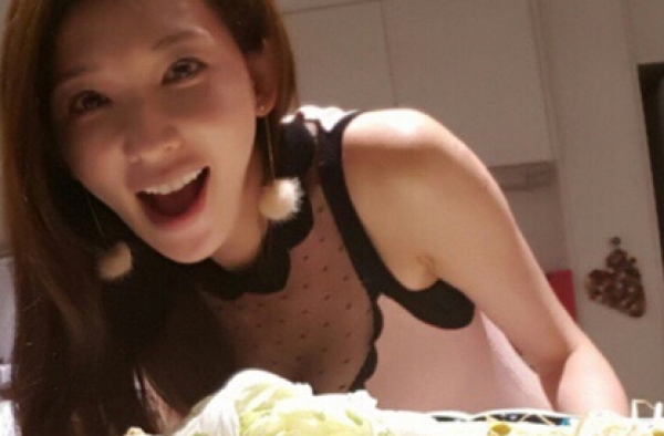 林志玲透视装聚餐露事业线 比起美食志玲姐姐更诱人!
