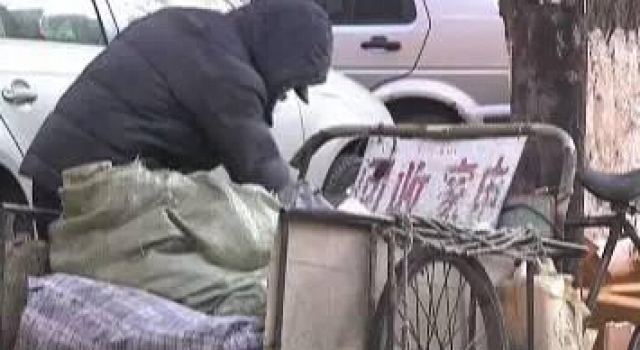 迷糊夫妻旧冰箱当“钱柜” 存6万现金竟当破烂卖