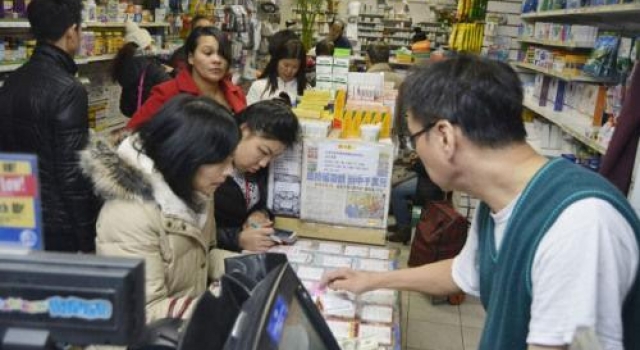 头奖飙至10亿美元!华人抢购美彩票 售卖点被挤爆