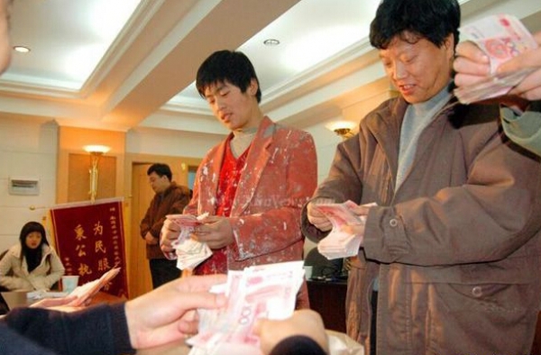 如何发短信讨要工资 讨薪最好最有用最高效的办法