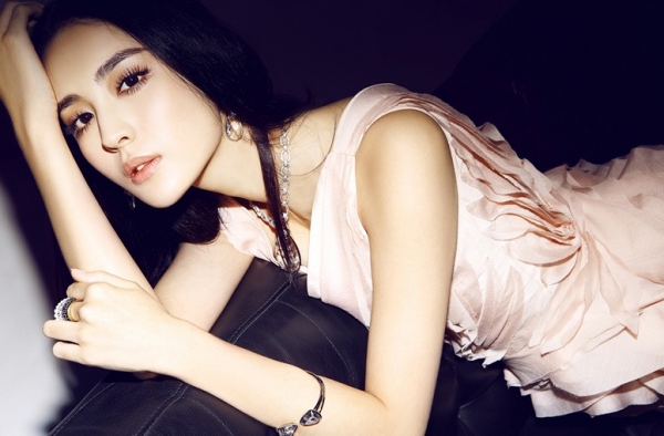 疑似古力娜扎整容前后对比照 古力娜扎原来是人工美女