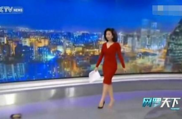 主播掉鞋淡定主持 无良镜头泄天机