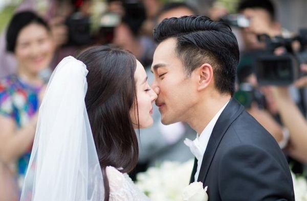 刘恺威杨幂吻戏咬破唇 刘恺威亲吻唐嫣被老婆撞见
