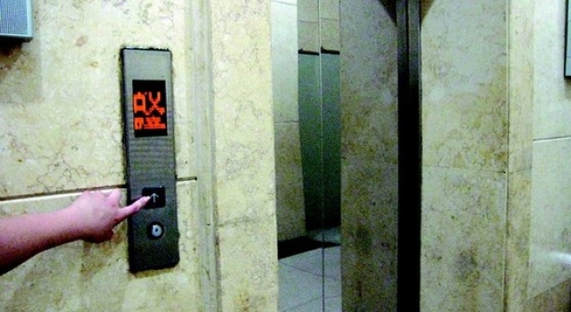 西安电梯关停30天后现女尸 女业主疑被活活饿死