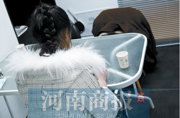 大一女生劈腿社团主席:聊天记录暧昧曝光 网友人肉谩骂