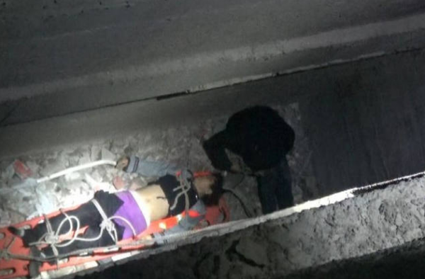 女子困电梯30天惨死：负责人被拘物业被罚 我们该反思