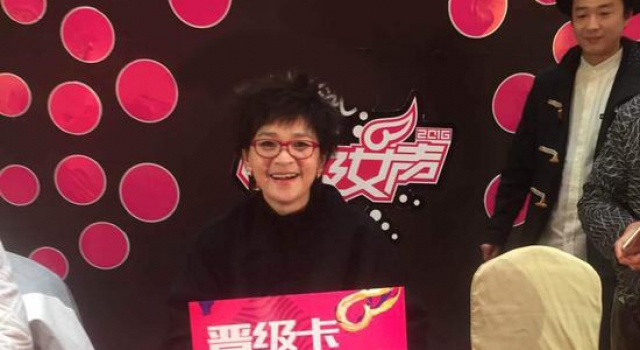 《超女》选手重感冒 评委柯以敏怒斥：不要唱了滚吧!