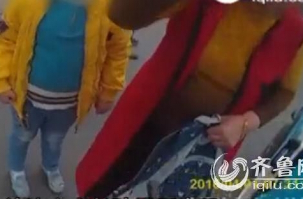 what?山东10岁儿童开车载奶奶上学 奶奶称因腿疼动不了