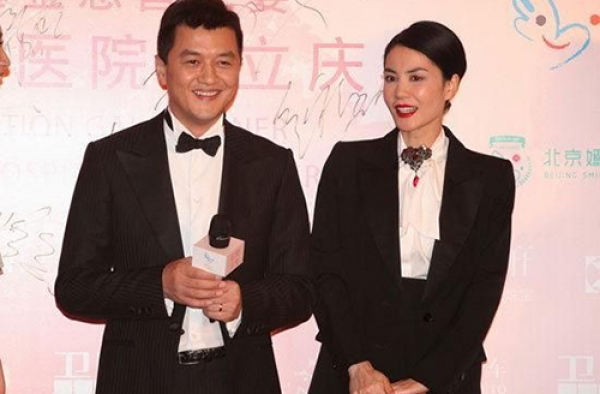 李亚鹏约神秘女子 王菲李亚鹏疑似这些原因离婚