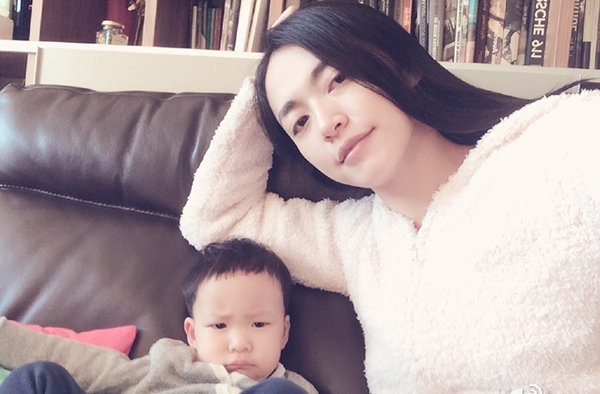 姚晨儿子小土豆萌照 姚晨演艺道路风起云涌