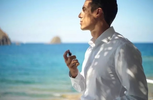 香水喷在合适的位置 激发你的男性魅力