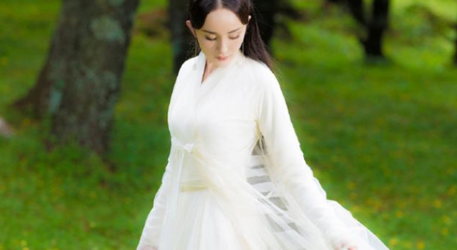 谁能拒绝这个白衣飘飘的女子 杨幂这一次又美了
