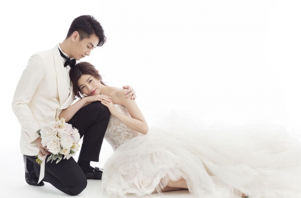 陈晓陈妍希婚纱照曝光 简约优雅传递两人对婚姻的态度