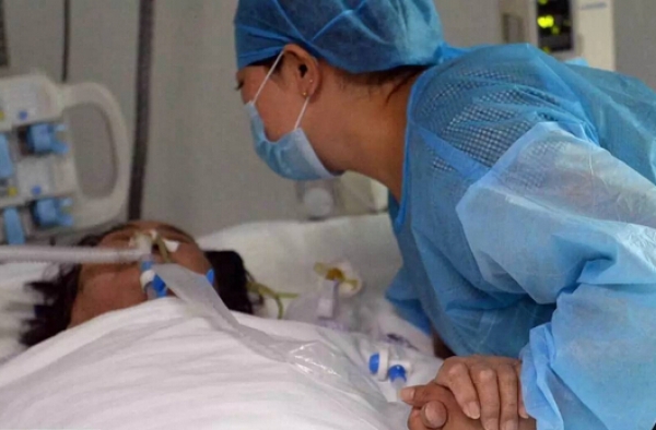 吃自制臭豆腐3人中毒 老人写“死、不治”放弃治疗
