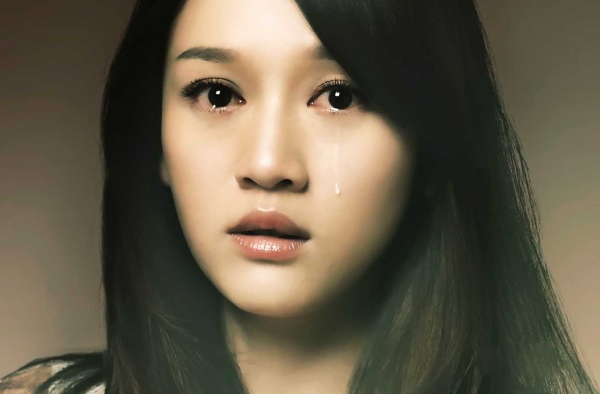 陈乔恩难忘旧情霍心婚礼喝醉痛哭 工作人员：莫名其妙