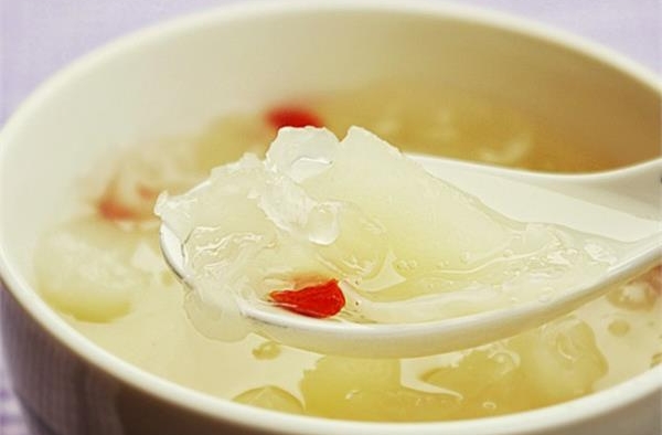 银耳雪梨粥食谱 美容养颜助消化