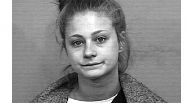 笑尿！澳18岁少女越狱发现通缉照太丑 要求换掉被捕
