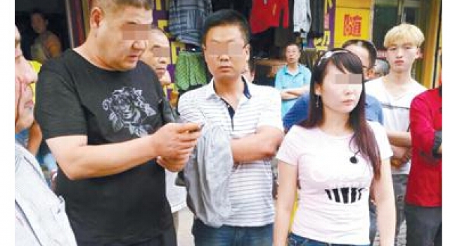 兰州宝马女被追尾找人揍车主 叫嚣“上面有局长”