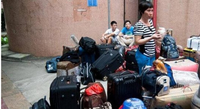 新生帮同学搬行李太勤快致“肺炸了” 好在转危为安