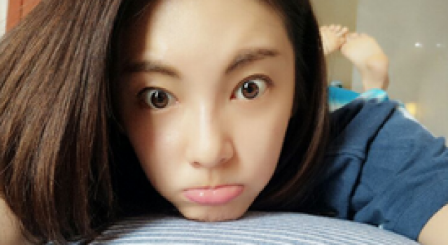 张雨绮美腿现淤青 明明可以靠脸却要靠演技