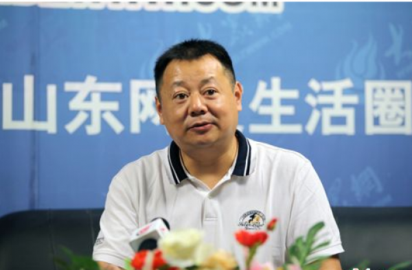 为挣奶粉钱副局长写小说 著作大卖而上富豪榜