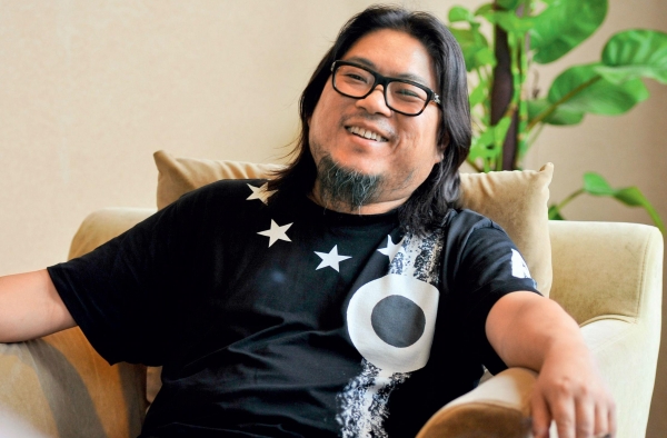 高晓松发微博死守鸭头 吃一堑长一智躲空姐套路