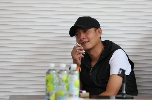 烟酒不离手！文章上戏开讲座吸烟喝酒
