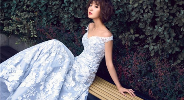 锁骨杀！毛晓彤曝光时尚大片 清新浪漫美如画