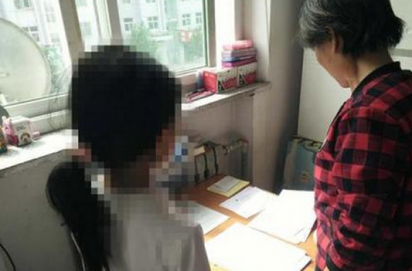 8岁女童疑遭男教师强奸写记录 家属状告学校教育局