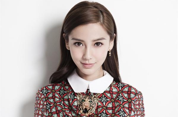 揭秘杨颖的胸口给郑恺亲吻 黄晓明已哭晕在厕所