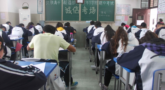 江苏查获最大规模作弊公司 头目招募枪手被抓获