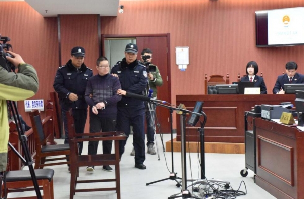 丧心病狂? 亲生父亲亲手杀害卧病在床的女儿