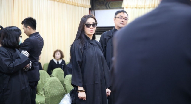 王祖贤加拿大专心学佛无意复出 称感情生前都了了