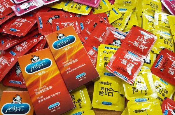 厉害了!女子网购辣条包装似避孕套 却引丈夫怒提离婚