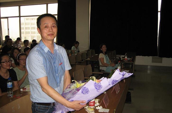 章泽天父母是谁?章泽天父亲竟是集团老总
