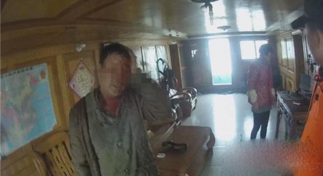 男子心疼话费打扰妻子与母亲通电话 被铁锤“爆头”