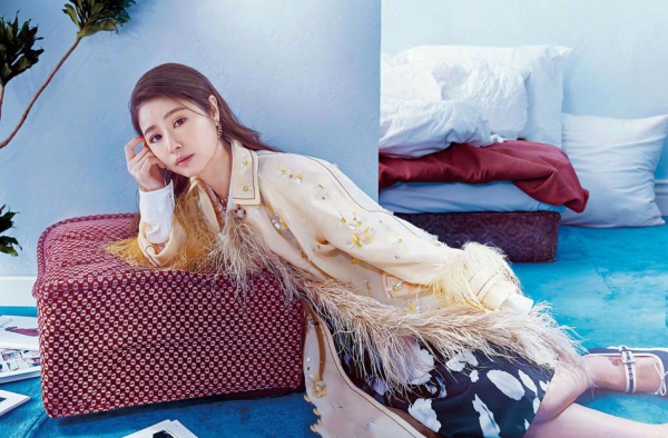 林心如产后写真 穿紧身裙秀曼妙身姿