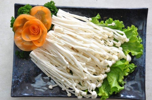韩国特色菜和金针菇一起蒸 鲜香入味，根本停不下来！