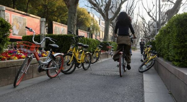 小黄被上私锁 市民怒帖多张纸条质问：你的吗？