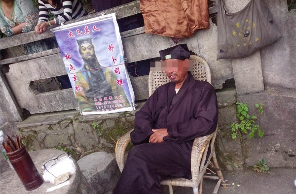 大理一男子酒后当街杀死算命先生 称：他算的不准！