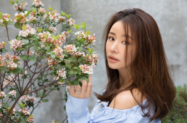 林心如写真大片温婉恬静 满脸幸福甜蜜